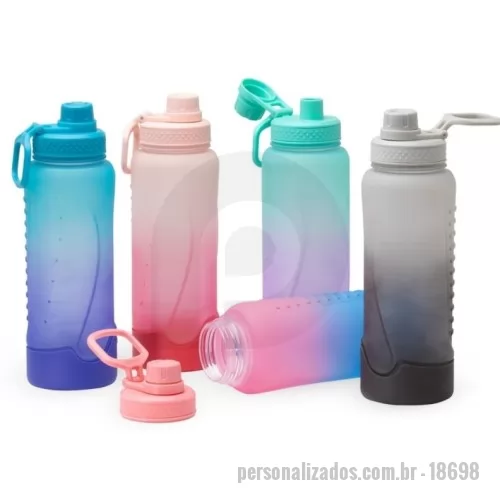 Squeeze personalizado - Squeeze Plástica 1,1 Litros - 18698 Descrição: Squeeze plástica 1,1 litros com base de silicone anti-impacto (removível).  Tampa com alça para transporte e tampa de proteção para o bocal. Altura :  26,5 cm Largura :  9,1 cm Circunferência :  27 cm Medidas aproximadas para gravação (CxL):  4 cm x 10 cm Tamanho total aproximado  (CxL):  Diâmetro (sem tampa) - 5,1 cm Peso aproximado (g):  169   FABRICAMOS A MEDIDA QUE PRECISAR!   PRODUTO VENDIDO COM E SEM PERSONALIZAÇÃO consulte vendedor.  TEMOS MAIS DE 60 MIL OPÇÕES DE BRINDES PERSONALIZADOS CONSULTE-NOS. COMPRE TAMBÉM NO ATACADO EM MAIORES QUANTIDADES COM MELHOR PREÇO.  * PRODUTO SUJEITO À DISPONIBILIDADE DE ESTOQUE * APÓS A SUA COMPRA SOLICITE ORÇAMENTO PARA PERSONALIZAÇÃO E VERIFIQUE O PRAZO DE ENTREGA. * COMPRE TAMBÉM PRODUTOS JÁ PERSONALIZADOS! * TRABALHAMOS COM SILK - LASER - TAMPOGRAFIA - ULTRA VIOLETA - TRANSFER - SUBLIMAÇÃO - DECALQUE E RELEVO. * PRODUTOS PERSONALIZADOS PERDEM A GARANTIA DE TROCA  TENDO A NECESSIDADE DE PERSONAL