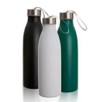 Garrafa de inox personalizada com 750 ml, disponível em três opções de cores, ela possui tampa com detalhes em aço inox e alça de nylon. Brinde com ótimo acabamento e boa área para a impressão da logomarca de empresas