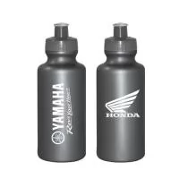 Squeeze de PE resistente e flexível, tampa rosqueável em PP e bico em PVC cristal. Acabamento e vedação impecável. Capacidade de 550 mL
