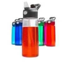 Squeeze 650ml plástico com acionador para abertura. Material plástico transparente, possui tampa rosqueável com alça e botão acionador com proteção plástica para o bico.