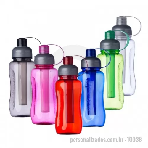 Squeeze plástico personalizado - Squeeze plástico 600ml ice bar. Squeeze colorido acinturado com detalhe retangular texturizado nas laterais, possui tampa cinza com detalhe ondulado ao redor e tampa com alça para o bico. Parte interna possui uma barra congelante(desencaixe a barra da tampa), encha a barra e coloque no congelador/freezer para gelar e depois é só colocar novamente no squeeze.