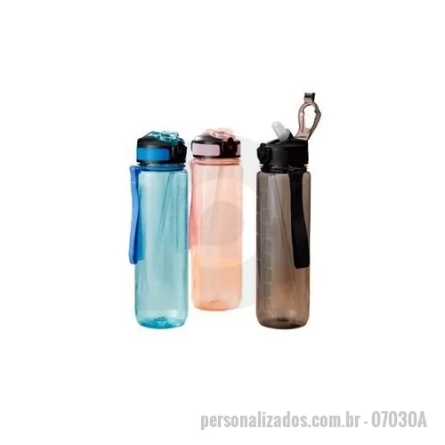 Squeeze plástico personalizado - Squeeze plástico livre de BPA com capacidade máxima de 1,05 Litros e marcação de volume de até 1 Litros. Possui tampa rosqueável com bico flip, tampa protetora, botão de acionamento com trava de segurança. Acompanha canudo interno em plástico e alça 