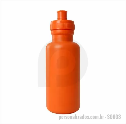 Squeeze plástico personalizado - Squeeze plástico com capacidade de 500 ml, fabricado em polietileno, com peso de 43 gramas, altura de 18,0 cm sem tampa e 20,3 cm com tampa, diâmetro da boca de 4,0 cm e base de 7,0 cm, apresentando estrutura leve e resistente para uso diário. Possui