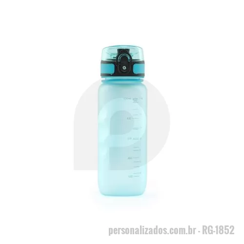 Squeeze plástico personalizado - Um squeeze plástico versátil e seguro. Com capacidade máxima de 550ml, apresenta ranhuras texturizadas nas laterais que proporcionam uma pegada mais ergonômica durante o uso. Sua tampa rosqueável conta com uma proteção para o bocal, botão de acioname