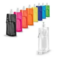 Squeeze dobrável em PE com bico de sistema "push-pull" e acabamento translúcido com mosquetão para fácil transporte. Capacidade até 460 mL. Certificação EU Food Grade. 120 x 265 x 30 mm