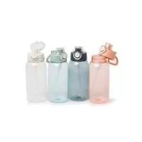 Squeeze plástico com capacidade de 1 Litro. Possui tampa rosqueável com protetor para bocal, botão de acionamento com trava de segurança e alça para transporte acoplado. Altura : 22,6 cm Largura : 8 cm Circunferência : 28,5 cm Peso aproximado g : 149