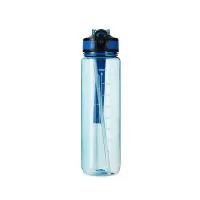 Squeeze plástico livre de BPA com capacidade máxima de 1,05L e marcação de volume de até 1L. Possui tampa rosqueável com bico flip, tampa protetora, botão de acionamento com trava de segurança. Acompanha canudo interno em plástico e alça para transpo
