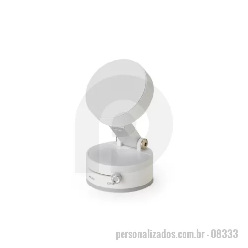 Suporte para celular personalizado - Suporte para smartphones feito em plástico. Possui ajuste em diferentes ângulos de inclinação, ventosa retrátil via chave seletora para fixação do suporte, ideal para vidros e painéis de carros, mesas e outros ambientes através do adesivo em policarbonato que o acompanha. Apresenta encaixe magnético para posicionar o aparelho na vertical ou horizontal de forma prática aparelhos com suporte às funções magnéticas ou com o auxílio do anel adaptador que pode ser colado na parte interna de capas de celulares. Acompanha 2 anéis magnéticos colantes, 1 adesivo em policarbonato, 1 kit de lenços de limpeza para telas e 1 chave Allen pequena.
