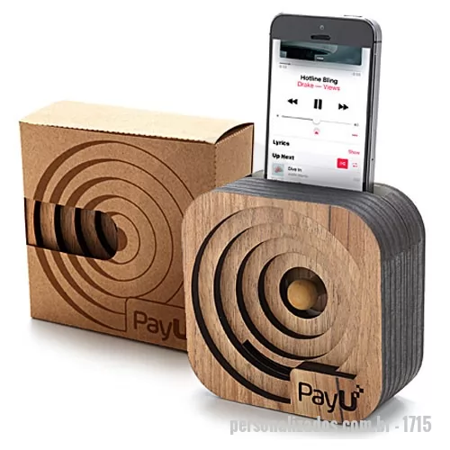 Suporte para celular personalizado - Produto produzido em madeira MDF ecológico, formato 11 x 11 x 4,8 cm. O produto é personalizado na madeira e na caixa de papel kraft em silkscreen a 1 cor.