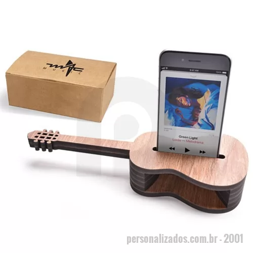 Suporte para celular personalizado - Produto produzido em madeira MDF ecológica, formato 25x9,5x3,8 cm. O produto é personalizado na madeira e na caixa de papel kraft em silkscreen a 1 cor..