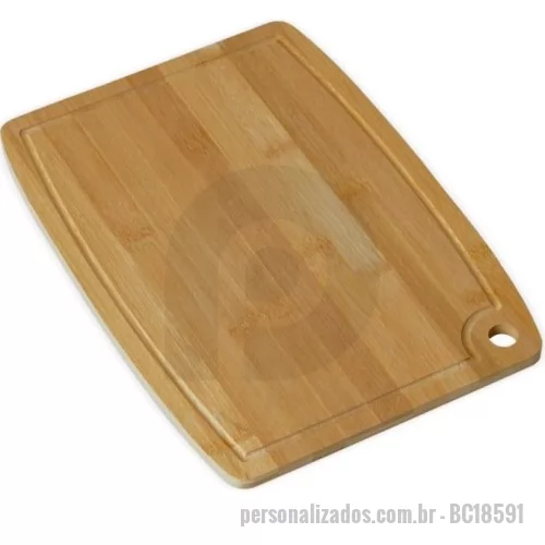 Tábua para carne de madeira personalizada - Tábua de corte com canaleta e acesso para gancho.