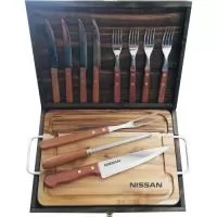 Kit churrasco em estojo de madeira envelhecida com tábua e chaira fabricação local mais faca 7 , garfo trinchante e 04 jogos de talheres de mesa Tramontina. Gravação indelével da logo a laser na tábua, estojo e faca 7 . Acompanha caixa para presente com listras em marrom. Um presente tradicional, útil de ótima qualidade e excepcional durabilidade, garantindo a visualização da sua marca por muitos e muitos anos.