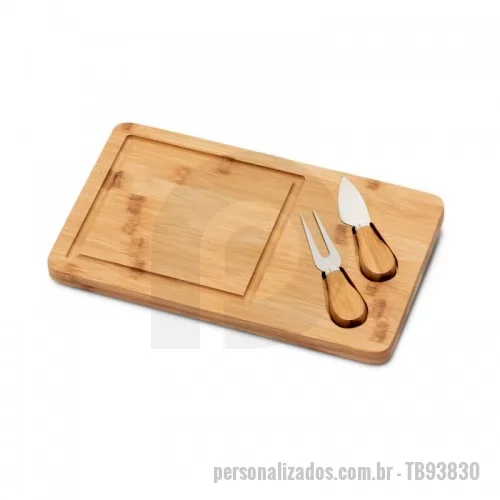 Tábua para frios queijos personalizada - Tábua de queijos em bambu e aço inox. Com 2 talheres. Incluso caixa de papel cartão. Medidas: 310 x 180 x 15 mm. Medidas da caixa: 316 x 186 x 25 mm.