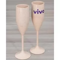 Taça ecológica personalizada, produto amigo do meio ambiente elas são fabricadas em fibra de arroz e possuem capacidade de 160 ml. Reciclável, ela possui ótimo acabamento além de boa área de impressão