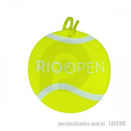 Tag personalizado - Chaveiro Emborrachado, Gravação em Alto relevo com a logo do cliente. Desenvolvimento de formato específico. Acabamento em cordão de nylon e argola (ou em corrente metálica e argola).