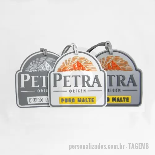 Tag personalizado - Tag Emborrachado, Gravação em Alto relevo com a logo do cliente. Desenvolvimento de formato específico. Acabamento em cordão  emborrachado