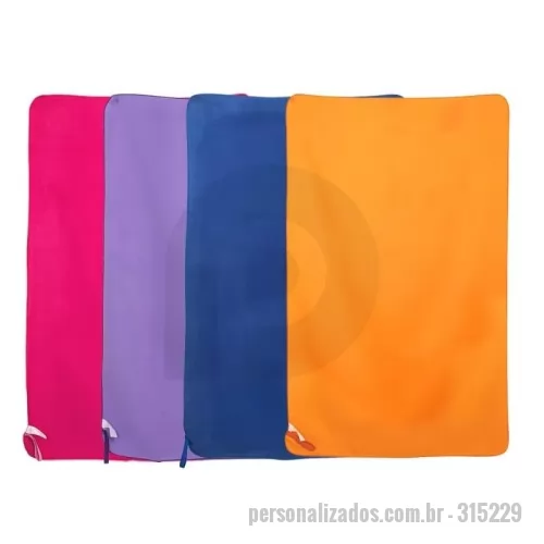 Toalha de banho personalizada - Com alta capacidade de absorção, nossa toalha de microfibra é perfeita para quem busca uma secagem rápida e eficiente. Feita em poliéster, é incrivelmente macia e não precisa de esforço para absorver a umidade. Além disso, tem um tamanho ideal para o dia a dia e, por ser leve e compacta, cabe facilmente na bolsa ou na mala. Conta ainda com um prático elástico de alça, que pode ser usado para as mãos ou para deixá-la ainda menor. Uma toalha prática e versátil para acompanhar em viagens, esportes e muito mais!