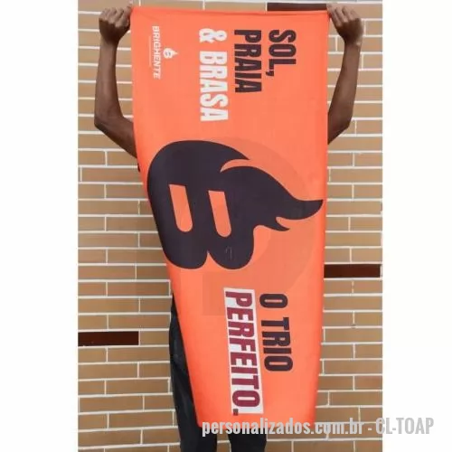 Toalha de praia personalizada - Toalha de praia / piscina promocional, produzida em algodão e poliéster, sendo 60 % algodão e 40 % poliéster para suportar a personalização frontal total full color em sulbimação.