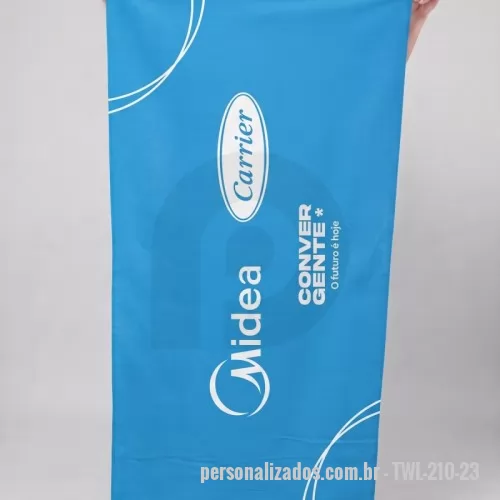 Toalha de praia personalizada - 300 toalhas 140x70. Tabela por volume da toalha de praia 210 g/m² com estampa total sem limite de cores. 300 peças: R$ 36,90 cada; 500 peças: R$ 33,90; 1.000 peças: R$ 31,90. Para quantidades menores, a partir de 30 peças, peça o orçamento. Valores por peça, frete à parte, confirmados no orçamento. Arte criada pelo nosso estúdio, sem custo no pedido fechado. Fábrica própria no Rio de Janeiro e envio para todo o Brasil. Prazo a partir de 15 dias úteis após a aprovação da arte e o pagamento.
