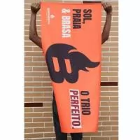 Toalha de praia / piscina promocional, produzida em algodão e poliéster, sendo 60 % algodão e 40 % poliéster para suportar a personalização frontal total full color em sulbimação.