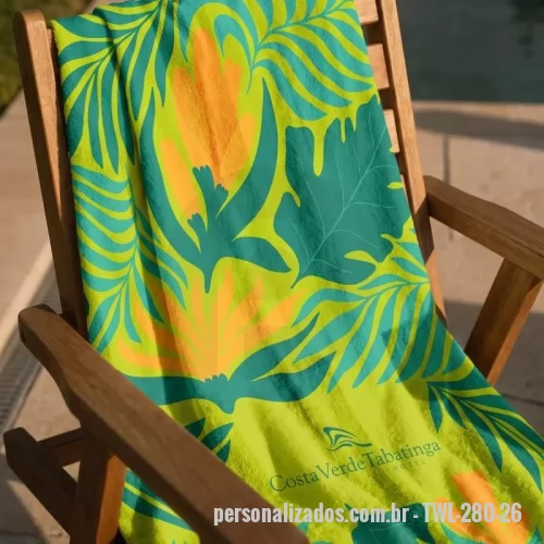 Toalha personalizada - Toalha de praia 280g. Toalha 140x70, 280 g/m², 70% algodão e 30% poliéster, com estampa total sem limite de cores. Também em 210 g/m². Para ações de verão, academias, clubes e presentes. Pedido mínimo: 30 peças. Arte criada pelo nosso estúdio, sem custo no pedido fechado. Fábrica própria no Rio de Janeiro e envio para todo o Brasil. Prazo a partir de 15 dias úteis após a aprovação da arte e o pagamento.