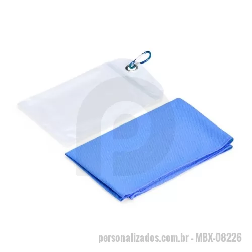 Toalha refrescante personalizada - Uma toalha prática ideal para aliviar o calor durante atividades físicas em qualquer lugar. Seu uso é simples: basta molhar a toalha, torcer levemente para remover o excesso de água e pronto, você terá uma tolha macia e refrescante para levar ao pescoço e diminuir a sensação desconfortável de calor enquanto ela estiver molhada. A toalha vem em uma embalagem de PVC compacta com um mosquetão para ser facilmente transportada. Precaução de uso: lavar à mão com água fria e sabão neutro.  Altura :  30 cm  Comprimento :  86 cm