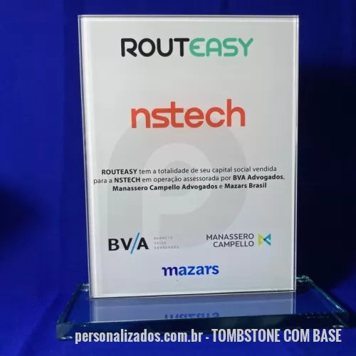 Tombstone personalizado - Peça em vidro extraclear com base