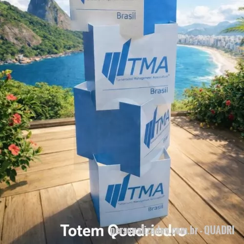 Totem personalizado - Totem Quadriedro em Polionda 3 mm 40x160 cm – Display Promocional para PDV e Eventos O Totem Quadriedro em Polionda 3 mm medidas: 40x160 cm e é uma solução eficiente e econômica para divulgação de produtos, campanhas promocionais e ações de trade marketing. Com quatro faces de comunicação, ele permite visualização em 360°, garantindo maior destaque da marca em pontos de venda, supermercados, lojas, eventos e feiras promocionais.  Produzido em polionda (PP corrugado) de 3 mm, o totem é leve, resistente e fácil de transportar e montar, sendo ideal para campanhas promocionais de curta ou média duração.