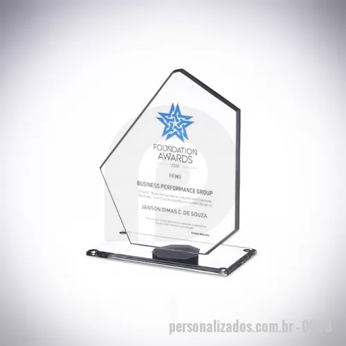 Troféu acrílico personalizado - O troféu de acrílico para os FOUNDATION AWARDS, destinado a homenagear contribuintes ao crescimento e imagem da escola durante um evento da organização, destaca-se por seu design imponente e informativo.  Fabricado com base transparente e utilizando corte a laser e colagem, este troféu emprega impressão UV para garantir qualidade e acabamento excepcionais. Desenvolvido conforme as especificações do cliente, que esteve envolvido em todo o processo, oferecemos produtos únicos e personalizados.  Celebre as contribuições significativas com troféus da AD Plastic, ideais para eventos de reconhecimento e promoção institucional.