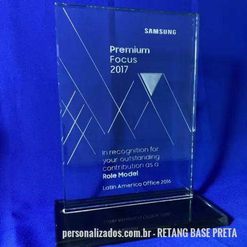 Troféu de cristal ou vidro personalizado - Troféu em vidro incolor 12mm com gravação personalizada sendo a base em vidro pintado de preto