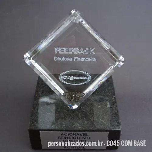 Troféu de cristal ou vidro personalizado - Troféu de cristal com base de granito.