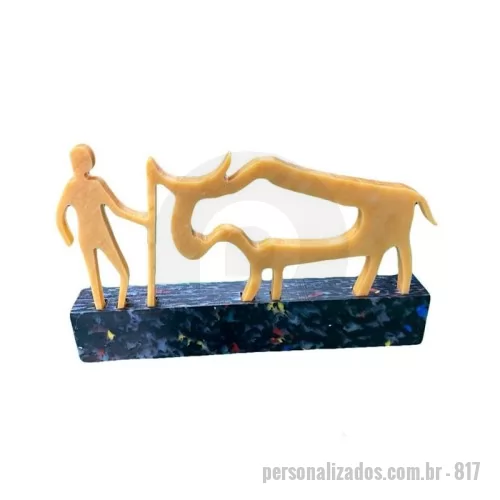 Troféu ecológico personalizado - Green Plasticaria, fabricado 100% com plástico reciclado, produto inovador e eco sustentável,  a escolha ideal para o meio ambiente e para adequação às estratégias corporativas de ESG.