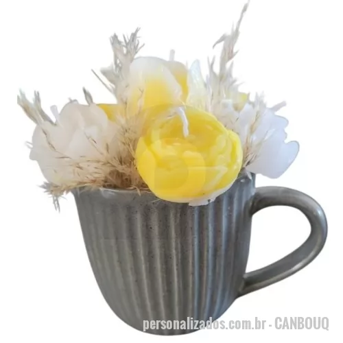 Vela personalizada - Caneca de cerâmica com carias velas individuais, que se retira, acende (são também velas  flutuantes que podem ser colocadas acessas em um copinho com agua) e depois se reaproveita a CANECA para o chá ou café