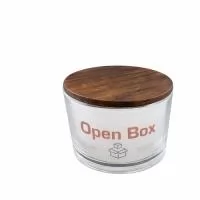 Vela aromatizada no copo de vidro personalizado com a sua logamarca e tampa de madeira.  Perfeita para reforçar a sua  marca em momentos especiais, eventos, congressos e muito mais.  Com opção de embalagem final a definir.